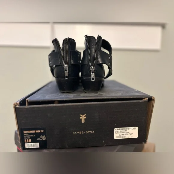 FRYE - RAY HARNESS BACK ZIP - BLACK - SZ 5.5 - Picture 2 of 7